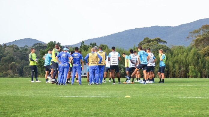 portaldogremista.com_.br-gremio-hoje-a-estreia-de-braithwaite-saida-de-carballo-cbf-e-mais-elenco-gremio-treino.jpg