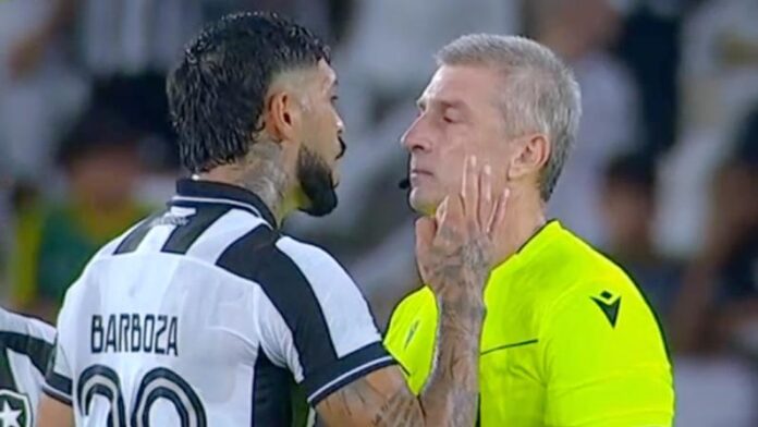 alexander-barboza-anderson-daronco-botafogo-flamengo-brasileirao-2026-fogaonet.jpg