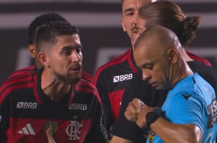 wilton-pereira-expulsa-jorginho.jpeg