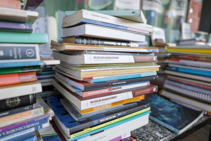 25.7.-Doacao-de-livros.-Foto-Tony-Oliveira-Agencia-Brasilia5.jpeg