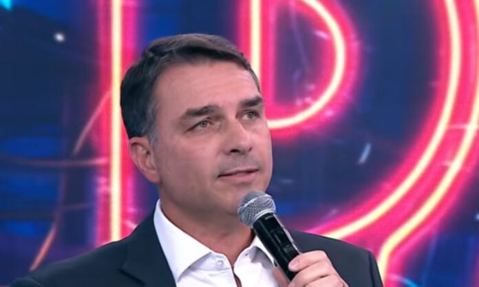 flavio-bolsonaro-no-programa-panico.jpg