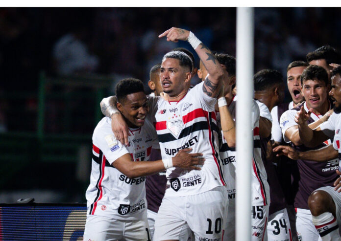 luciano-comemora-gol-que-marcou-pelo-sao-paulo-1024x726.jpg