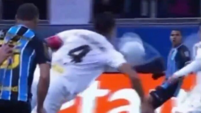 portaldogremista.com_.br-gremio-contesta-decisao-da-arbitragem-em-possivel-penalti-contra-o-santos-uso-da-regra-gremio-var-santos.jpg