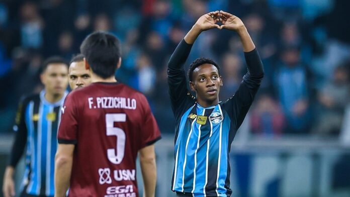 portaldogremista.com_.br-gremio-perde-para-o-montevideo-city-torque-e-disputara-os-playoffs-na-sul-americana-gremio-gabriel-mec-torque-2.jpg