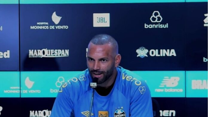 portaldogremista.com_.br-gremio-weverton-revela-goleiro-brasileiro-que-virou-inspiracao-na-carreira-weverton-gremio-2.jpg