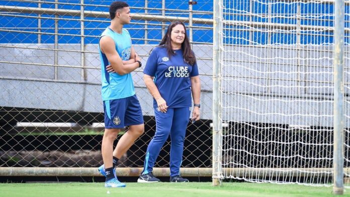 portaldogremista.com_.br-psicologa-do-gremio-revela-detalhes-sobre-relacao-com-o-grupo-de-atletas-relacao-de-gratidao-gremio-marisa-santiago.jpg