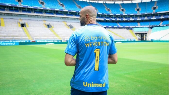 portaldogremista.com_.br-weverton-recebe-recado-especial-de-idolo-do-gremio-bem-de-azul-weverton-gremio-3.jpg
